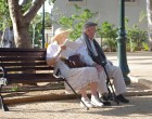 如果老年人不进行体力活动，他们患多发病的风险是否会增加？